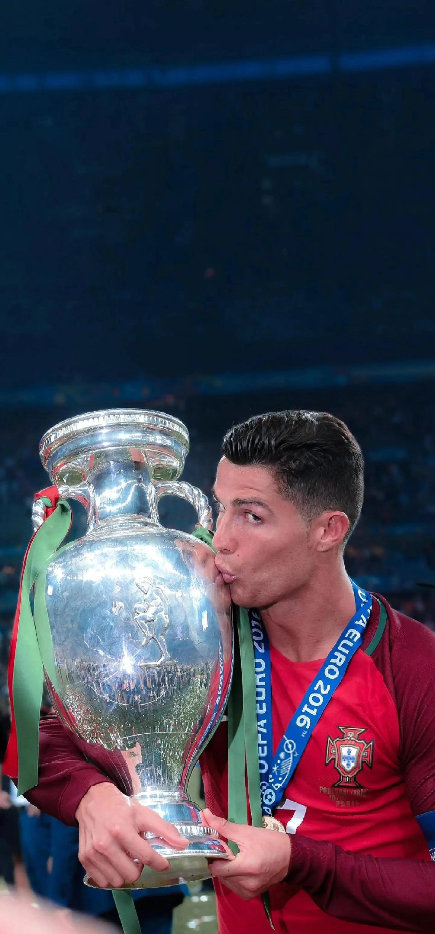 开云体育官方网站-包含欧洲杯篮球赛落幕:东欧球队夺冠奖杯的词条