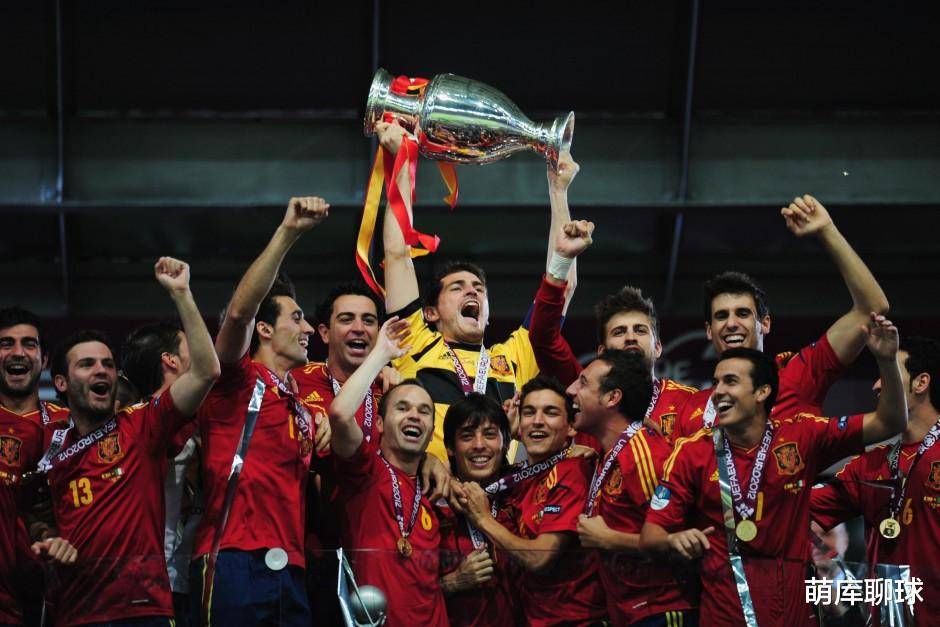 包含欧洲杯篮球赛落幕:东欧球队夺冠奖杯的词条