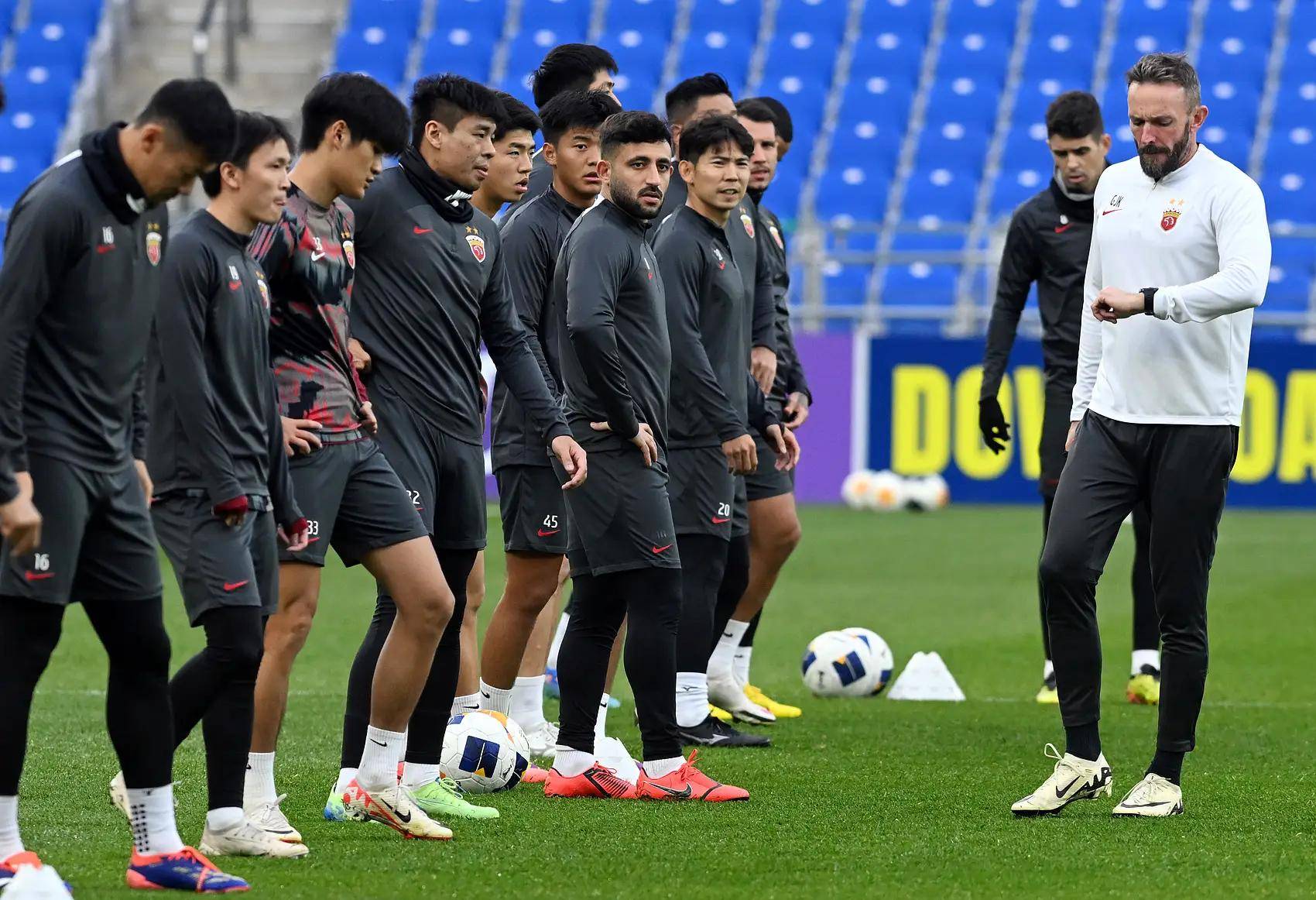 包含冲刺亚冠！球队逆风斗志，团结战胜强敌的词条