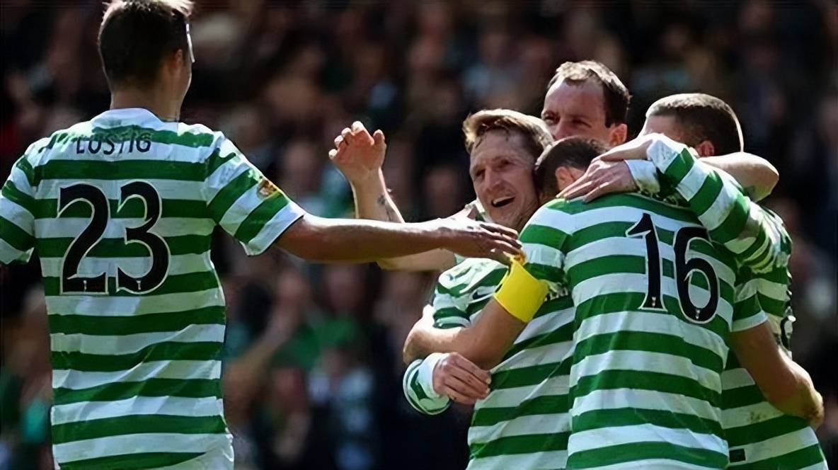 精彩绝伦的足球赛事,球员激情全情投入的简单介绍 精彩绝伦的足球赛事,球员激情全情投入的简单介绍