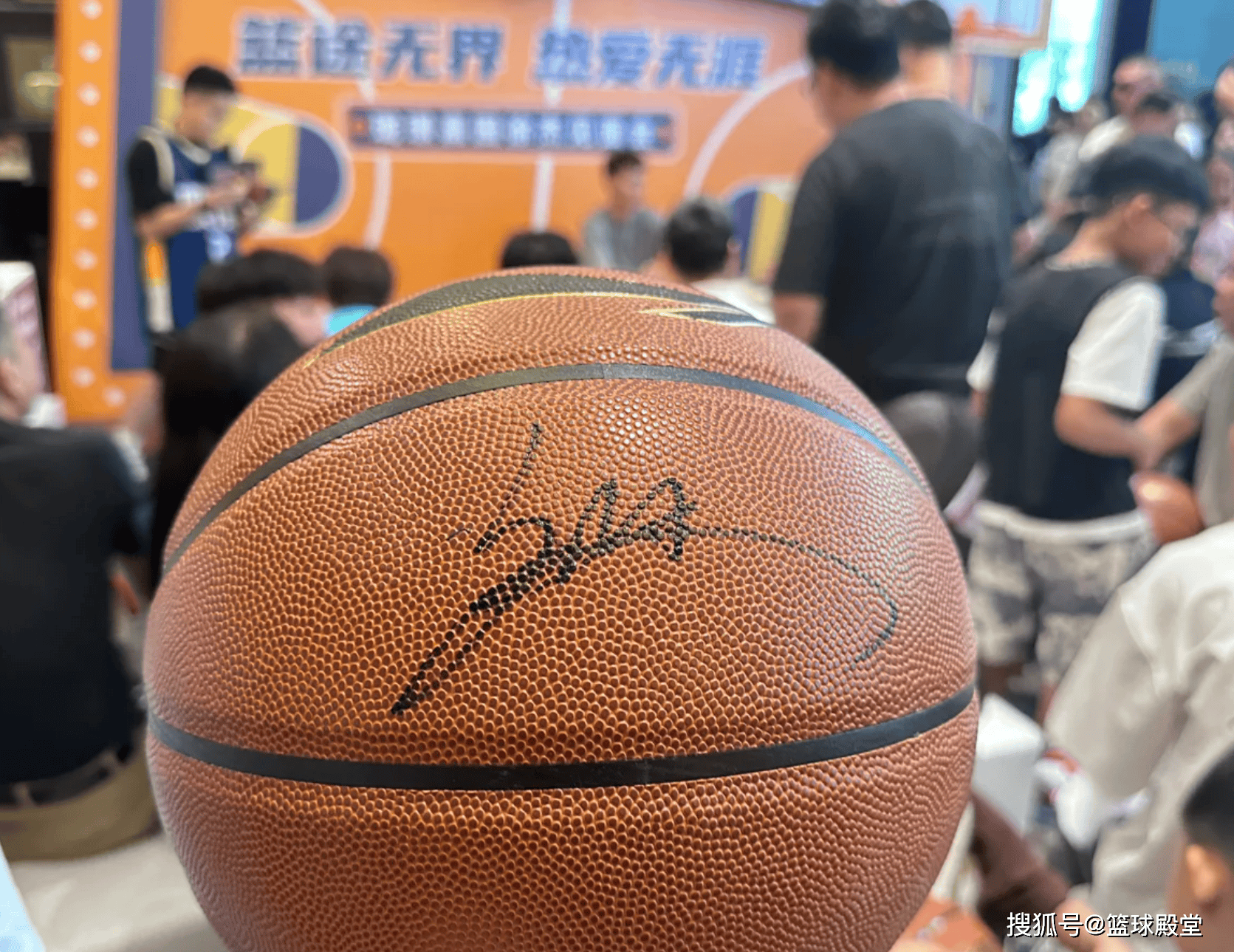 关于赛季粉丝见面会热闹登场,球迷尖叫连连的信息 关于赛季粉丝见面会热闹登场,球迷尖叫连连的信息