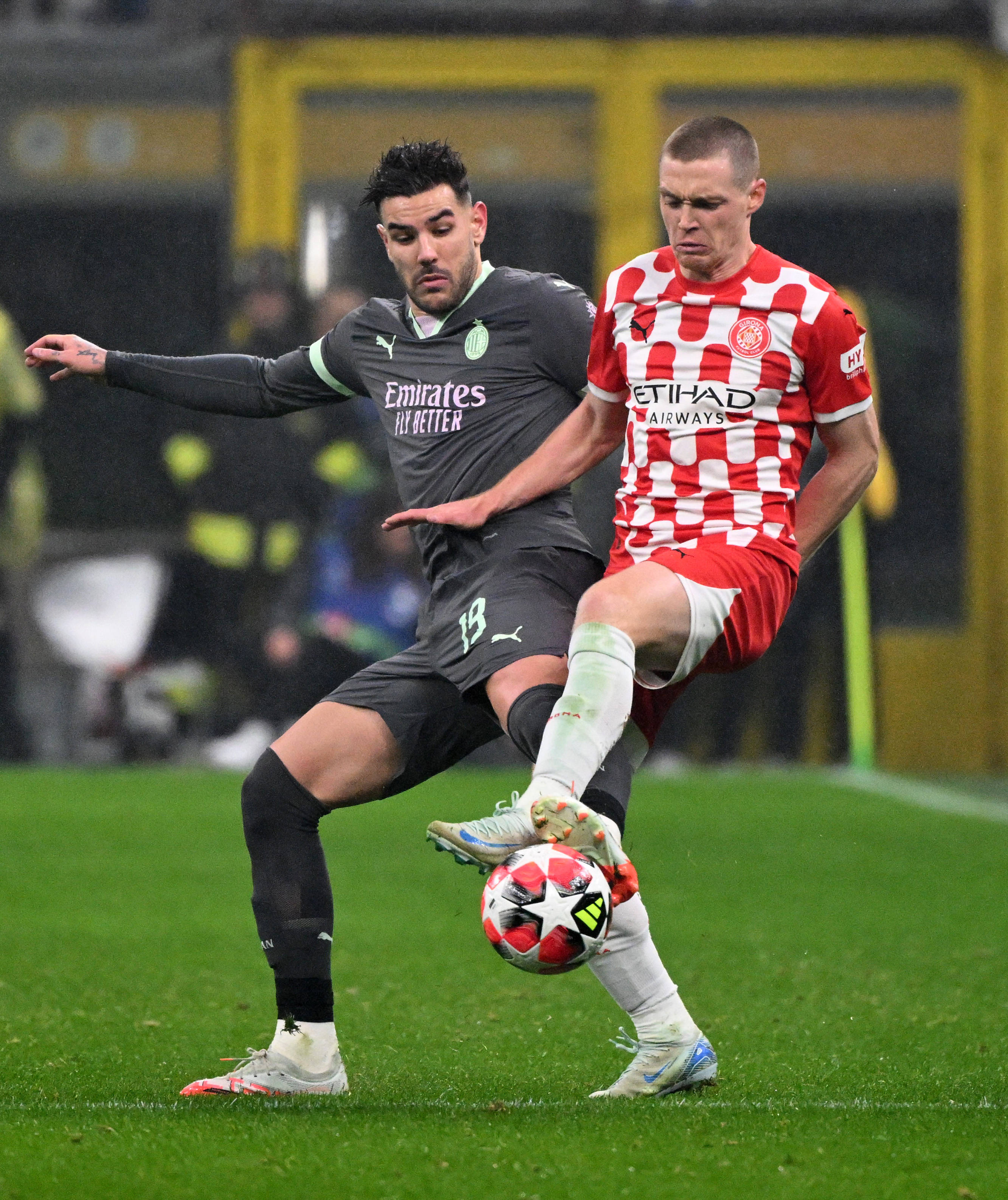 开云体育官方网站-AC米兰备战欧冠，主帅将对球队进行严格训练