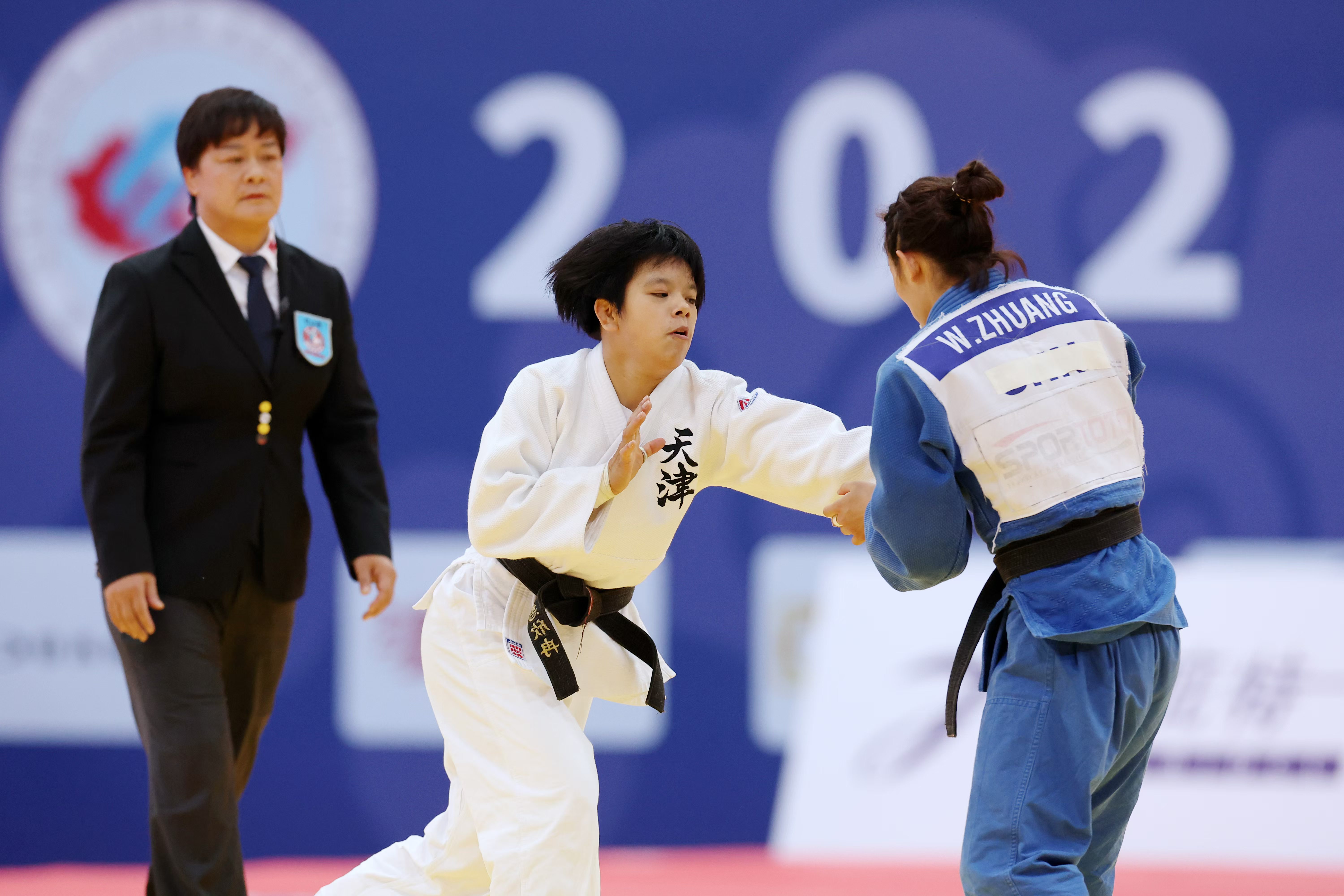 向日本选手致敬!柔道比赛中多次获得金牌 向日本选手致敬!柔道比赛中多次获得金牌