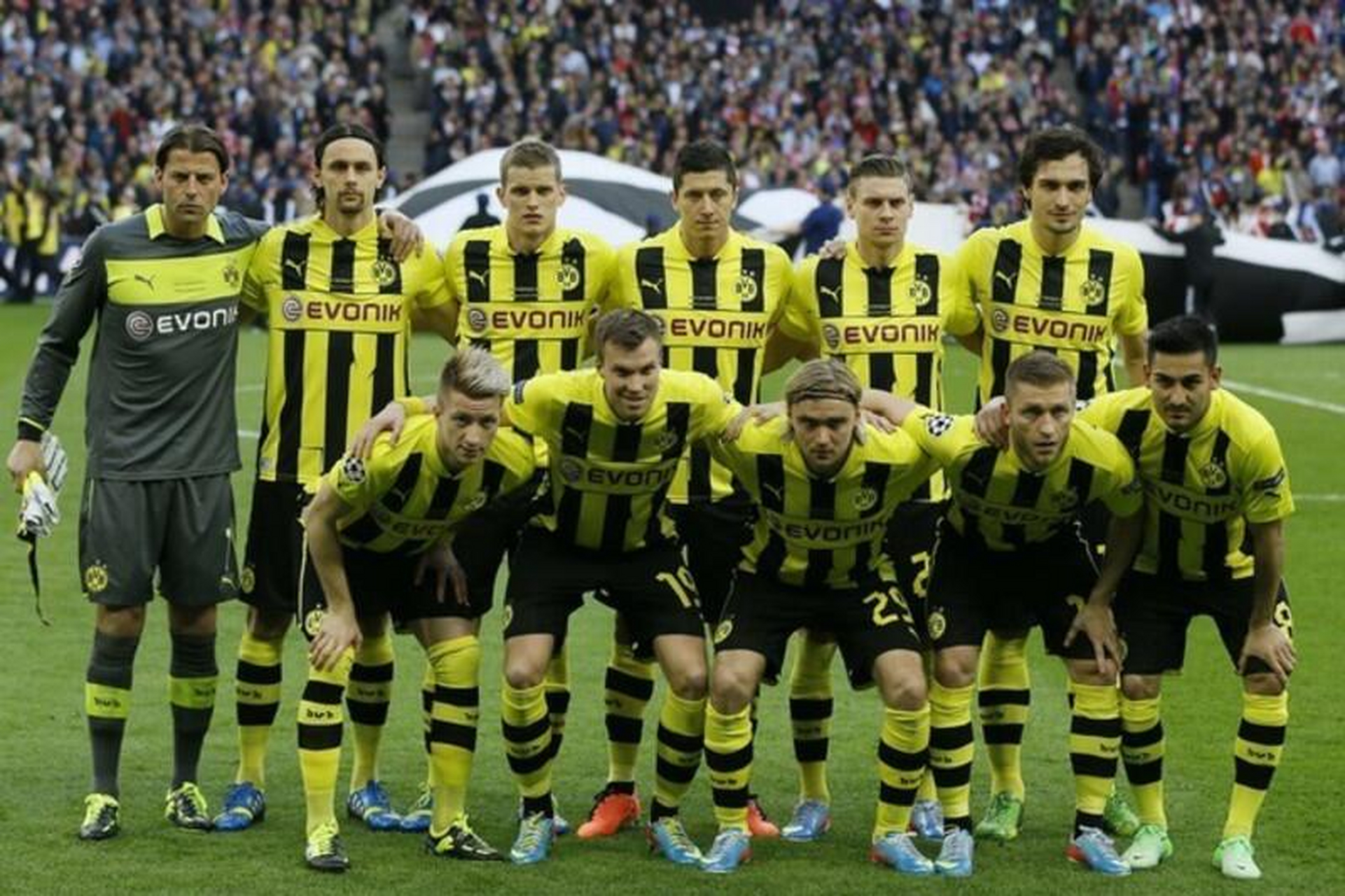 包含莱万杀入连击,率领拜仁横扫晋级欧冠四强的词条 包含莱万杀入连击,率领拜仁横扫晋级欧冠四强的词条