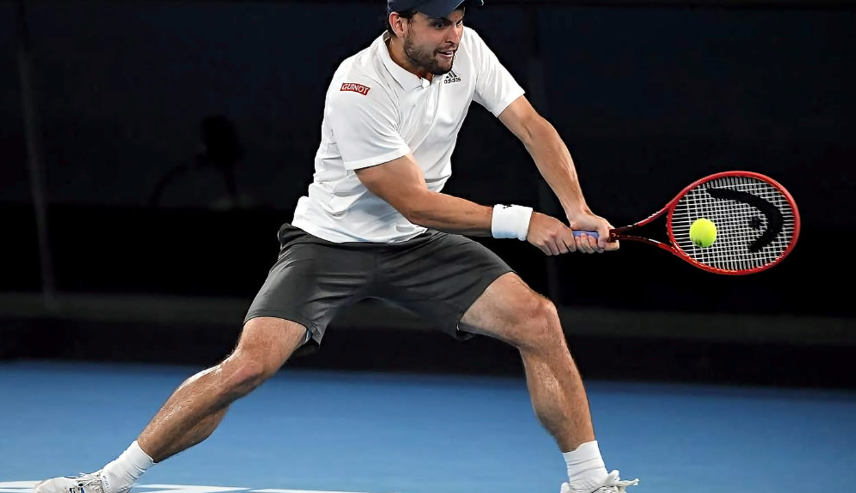 球队明星球员高光表现赢得满堂彩