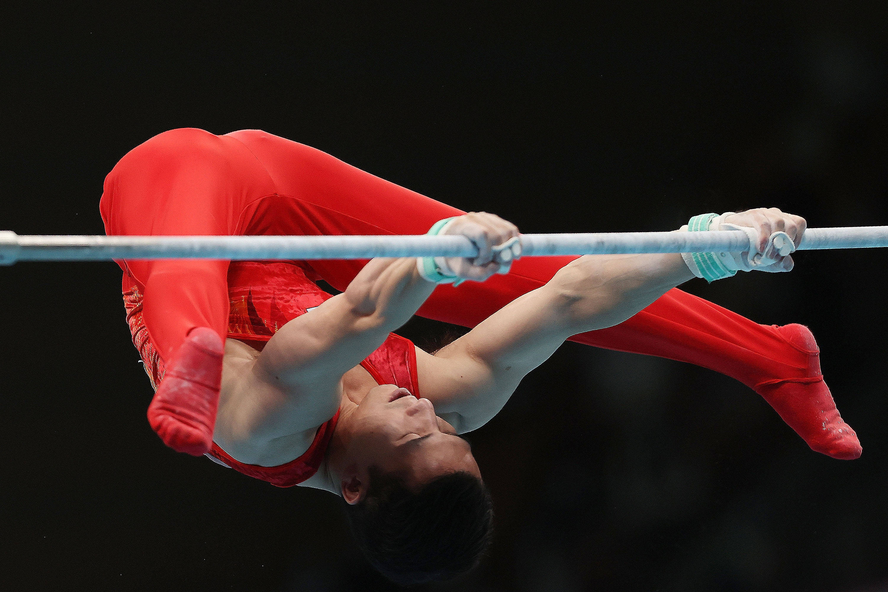 荷兰体操选手在单杠比赛中夺冠 荷兰体操选手在单杠比赛中夺冠