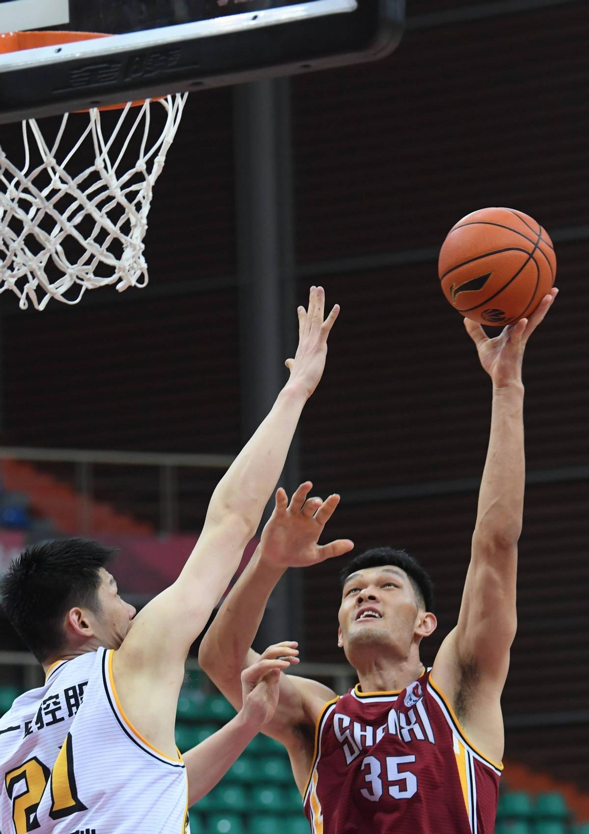 广东队势如破竹,称霸赛场 广东队势如破竹,称霸赛场