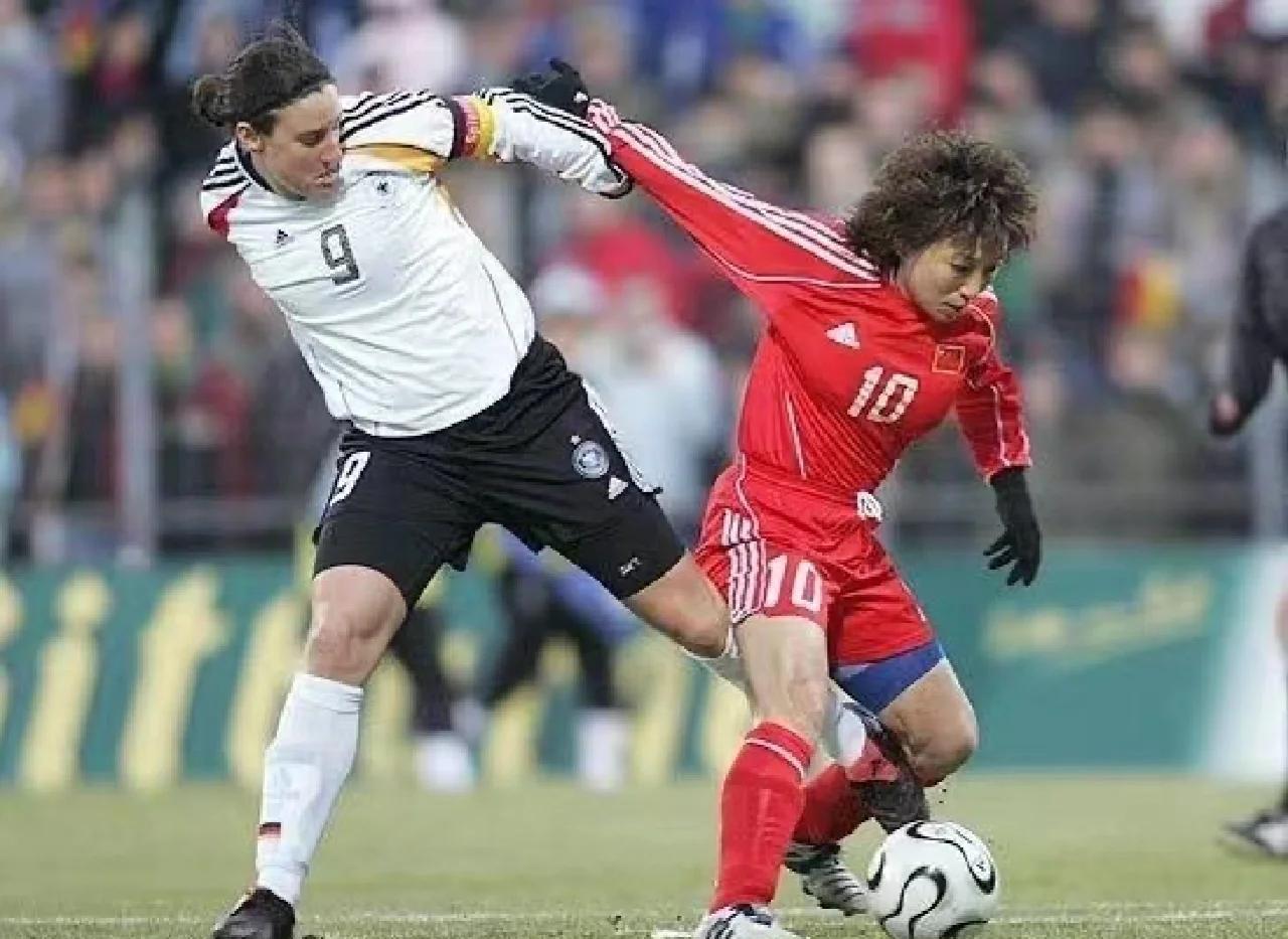 亚洲女足比赛，中国国家队再落一城，夺魁荣光