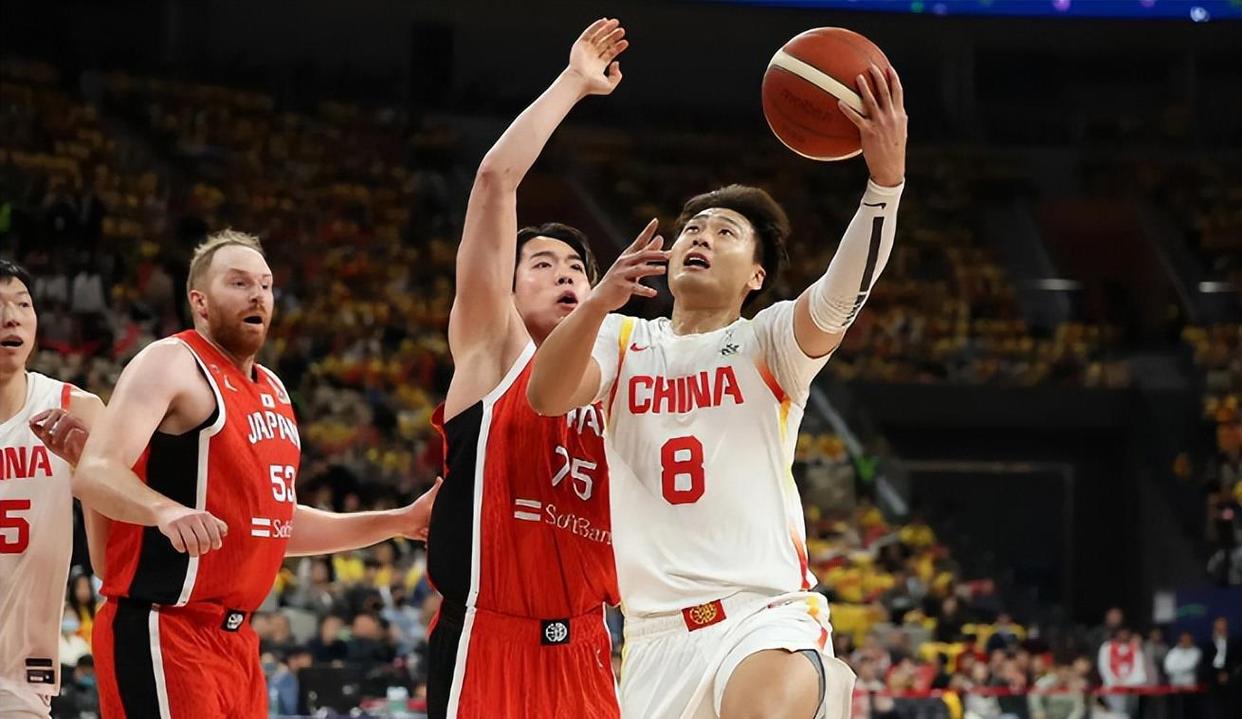 比赛中球员们展现出默契配合 比赛中球员们展现出默契配合