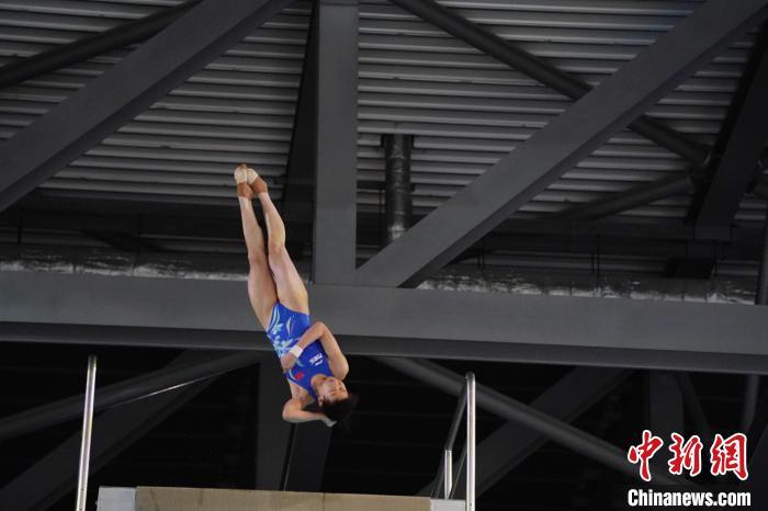 开云官方app入口-跳水选手顽强逆转夺魁