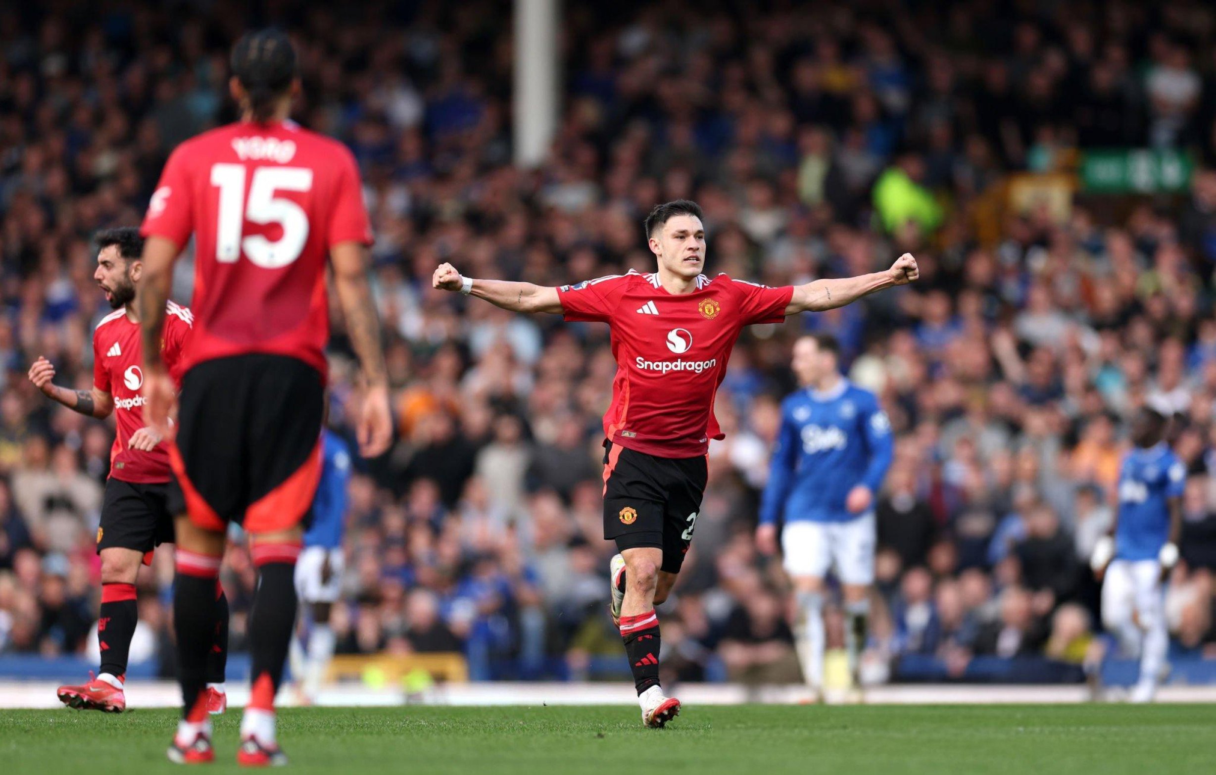 关于曼联客场胜出,士气高涨继续向前的信息 关于曼联客场胜出,士气高涨继续向前的信息