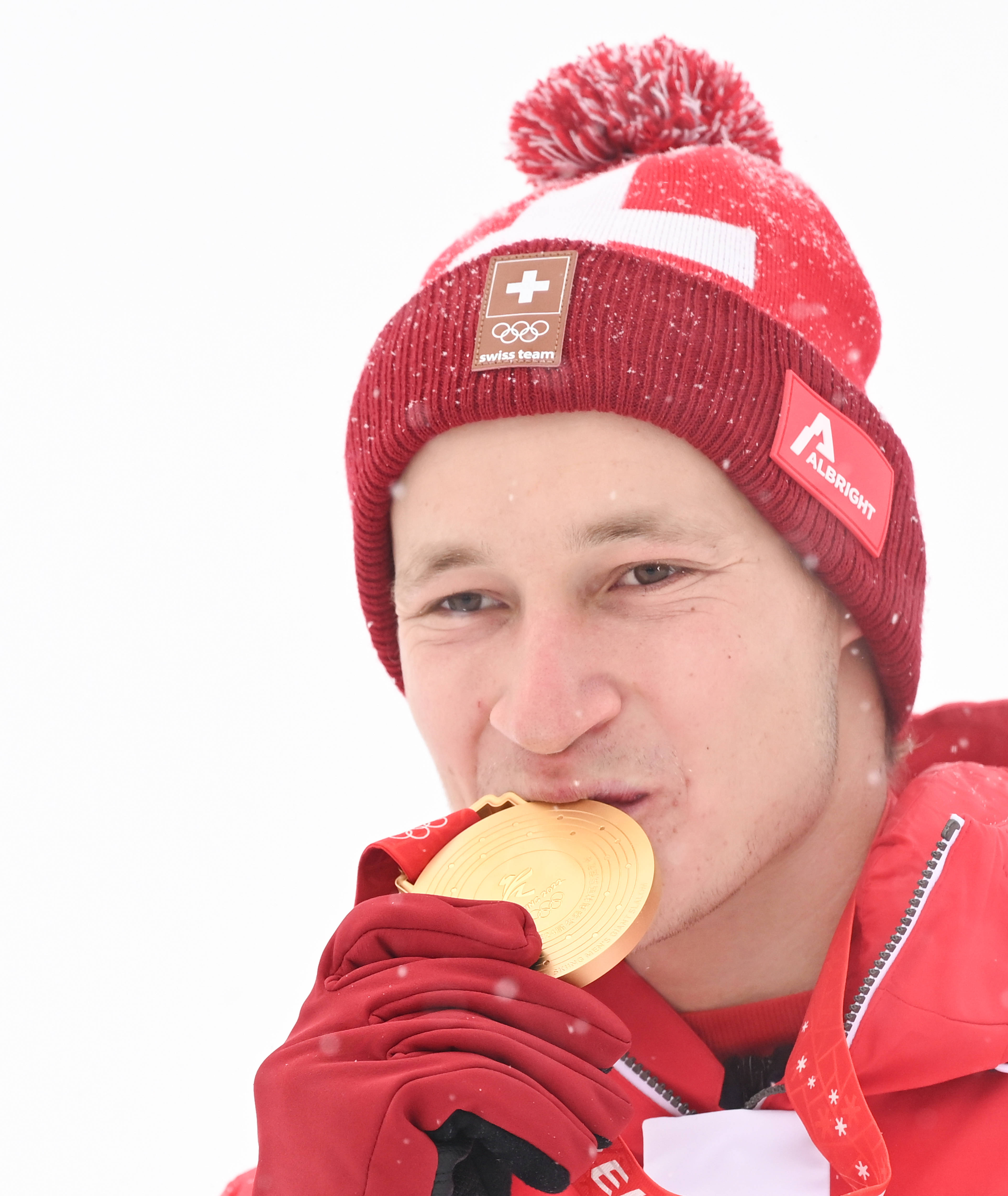 瑞士运动员在高山滑雪中表现出色 瑞士运动员在高山滑雪中表现出色