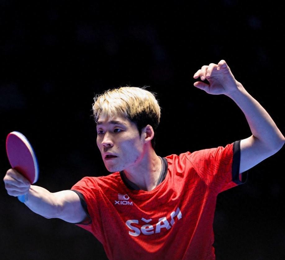 开云体育下载-乒乓球比赛激战连连，新加坡选手获得铁人