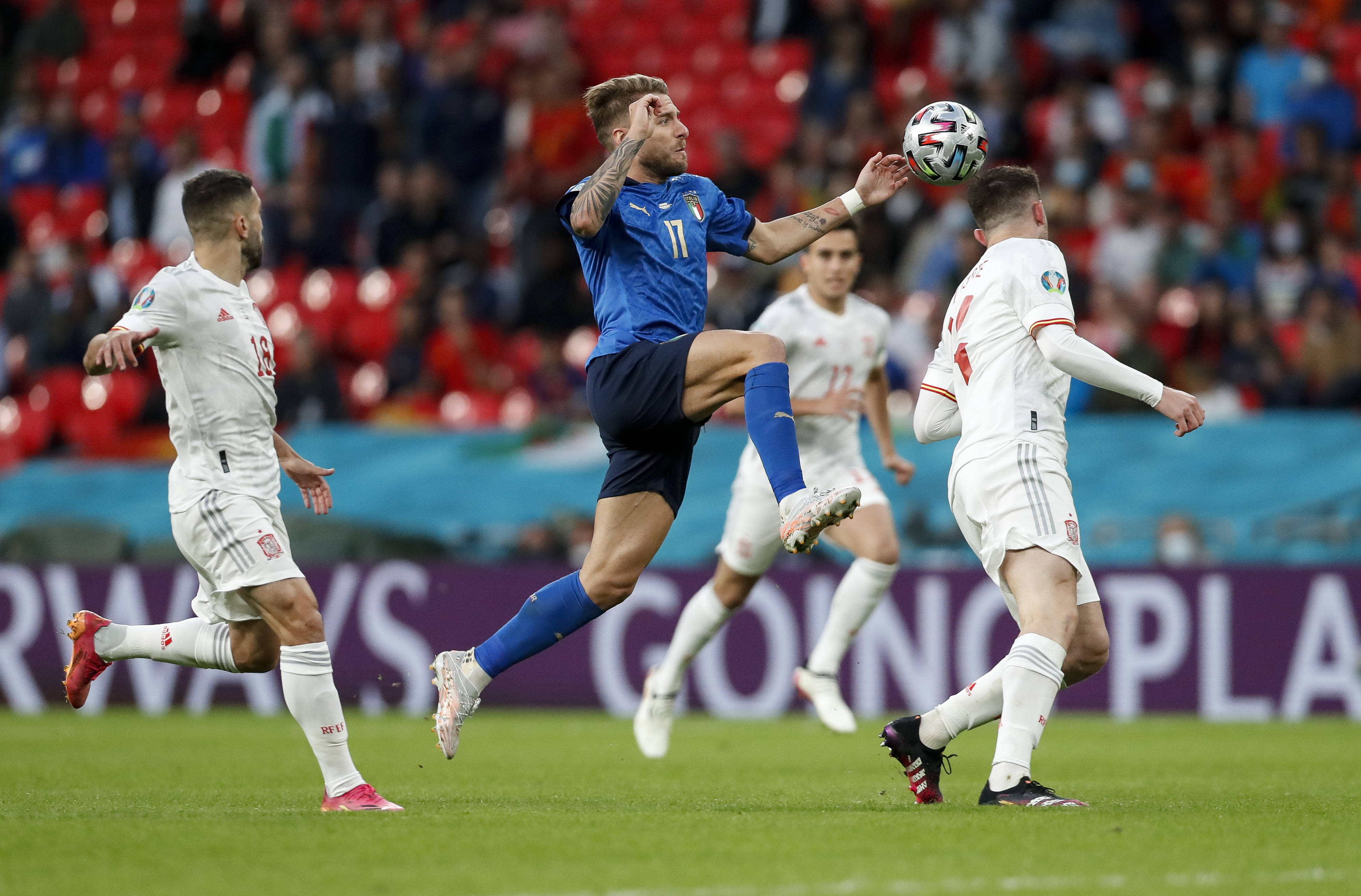 意大利队在紧张比赛中取得胜利，晋级欧锦赛半决赛