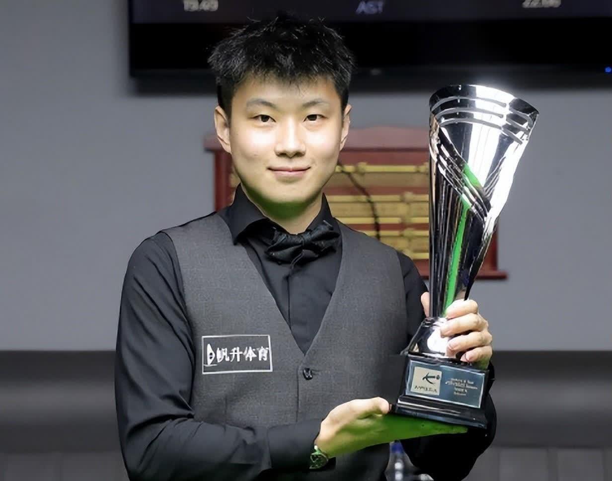 新秀球员在场上表现出色，获得赞誉