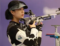 新西兰射击选手米勒斩获男子步枪冠军