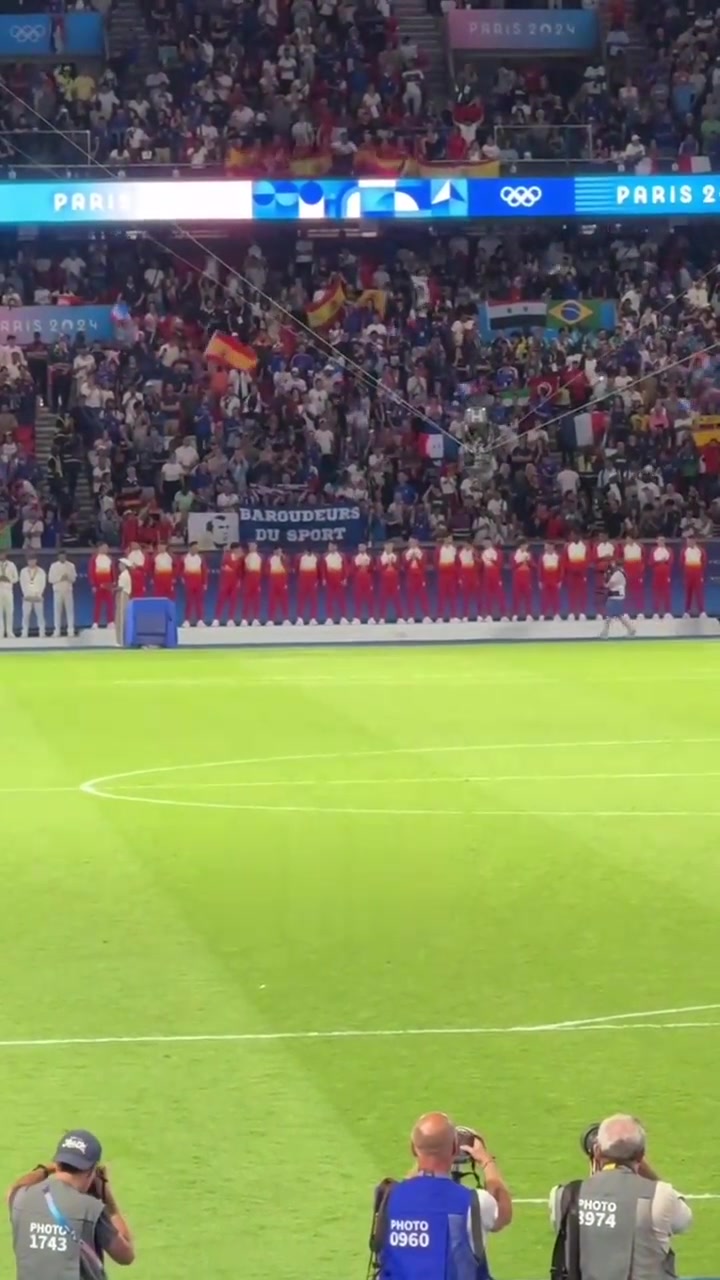 西班牙击剑选手实现突破,登顶颁奖台 西班牙击剑选手实现突破,登顶颁奖台