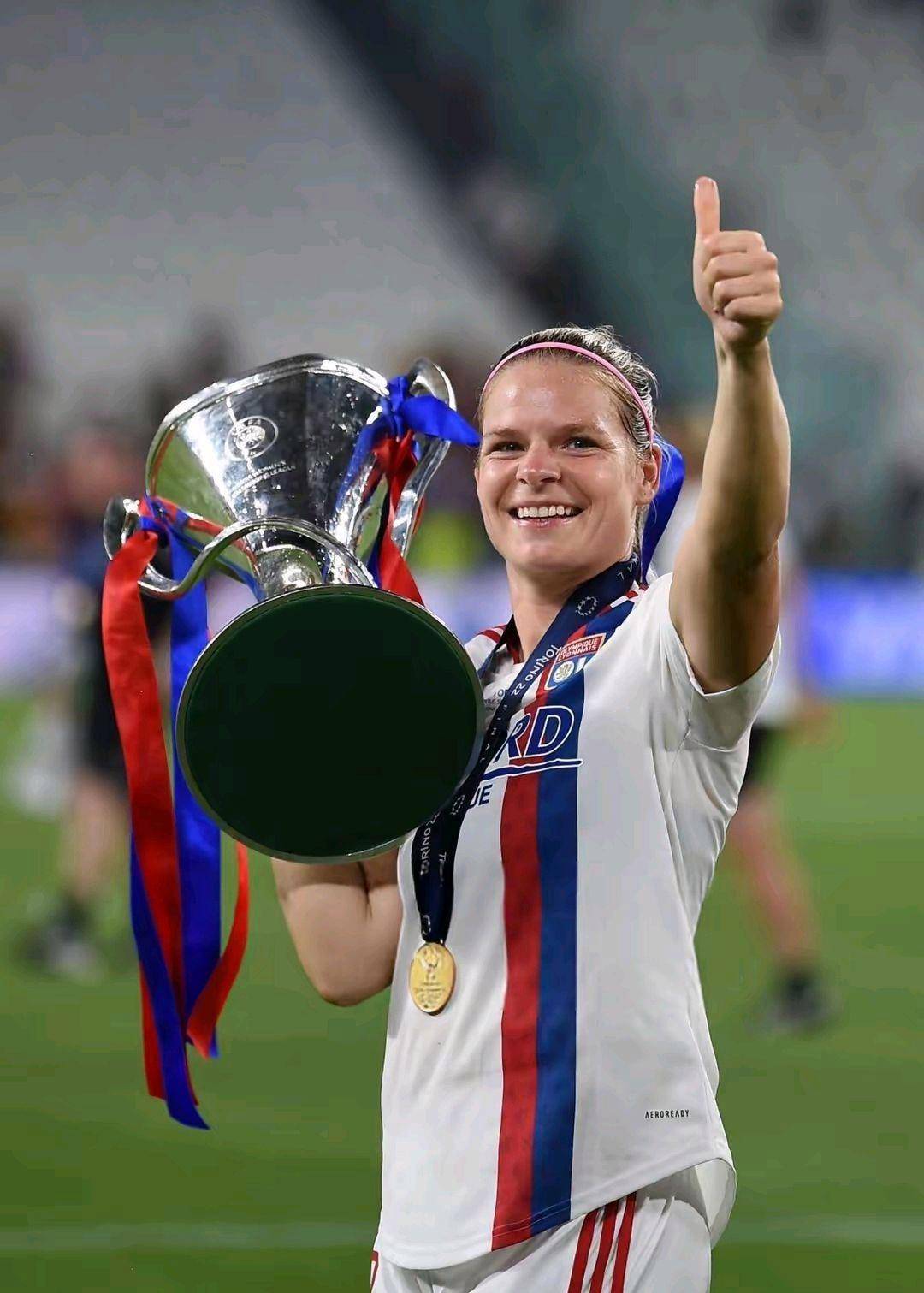 瑞典女足球员在比赛中获得进球瑞典选手破门得分