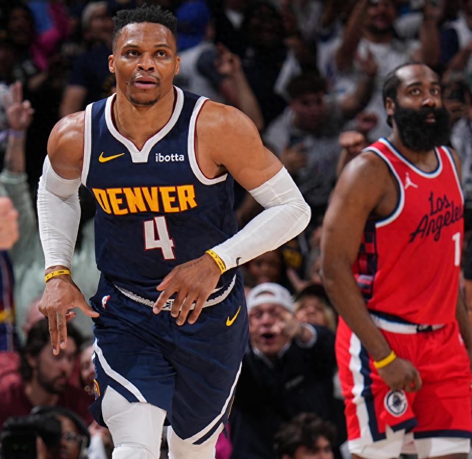 快船惊险胜掘金,实力不容小觑 快船惊险胜掘金,实力不容小觑