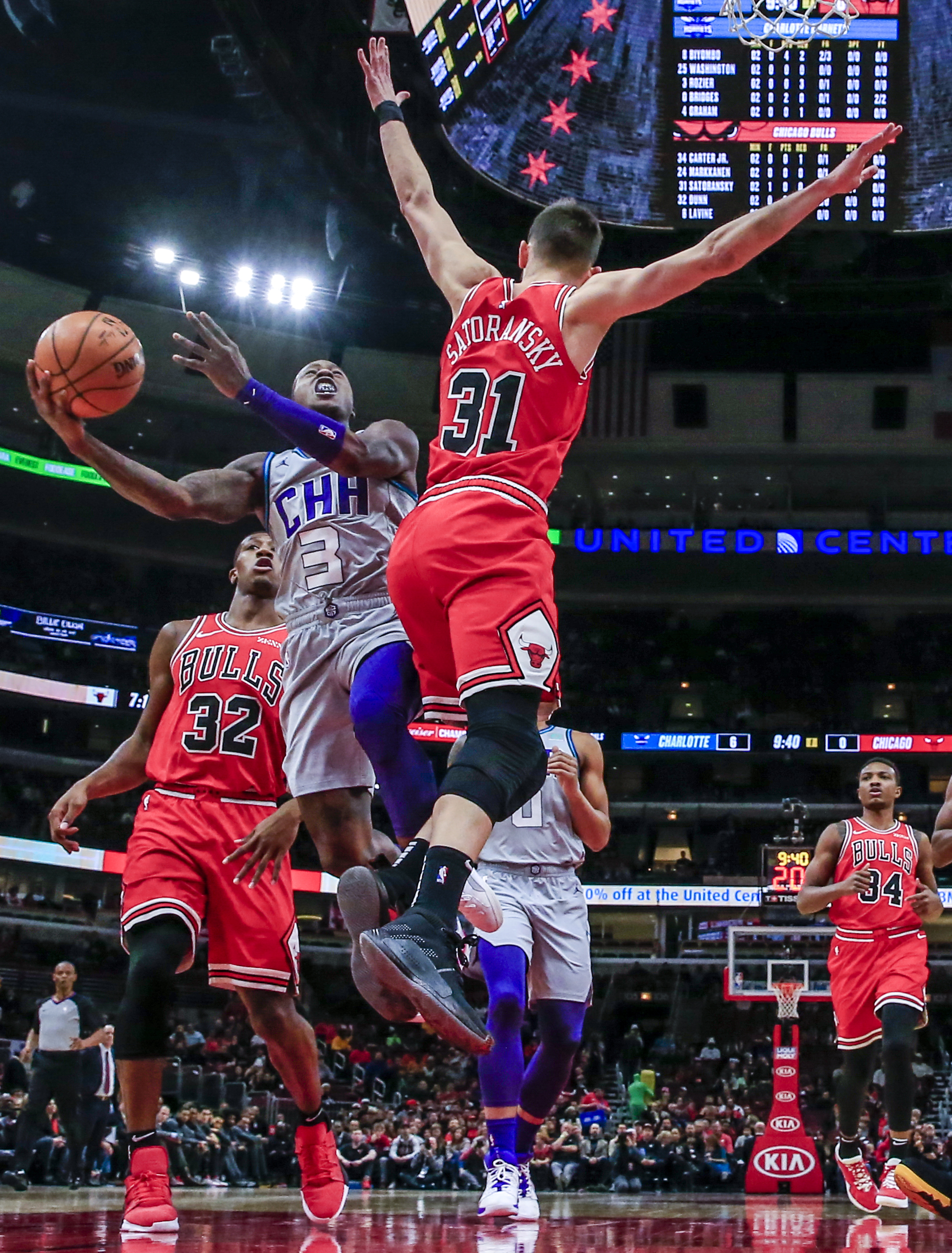 公牛惜败黄蜂，拉文贡献30分的简单介绍