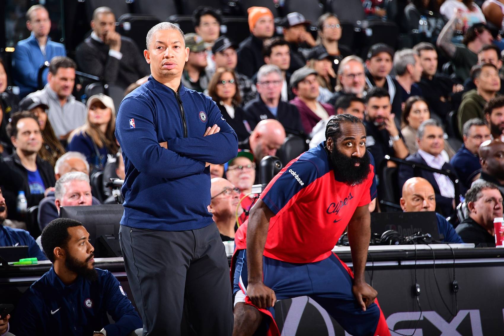 勇士再胜快船,取得八连胜的简单介绍 勇士再胜快船,取得八连胜的简单介绍