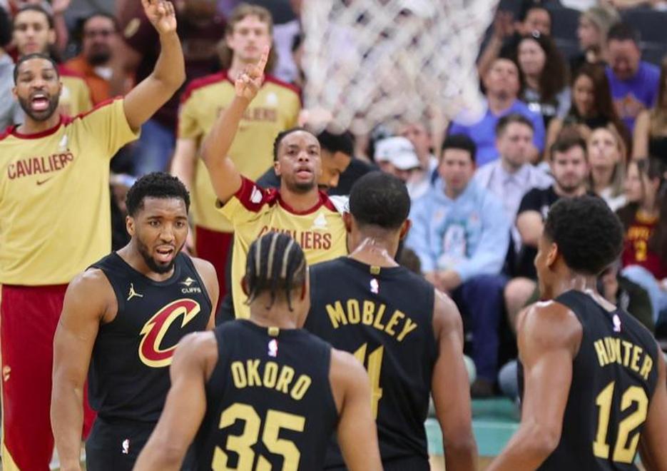 猛龙遭爵士逆转!米切尔砍31分 猛龙遭爵士逆转!米切尔砍31分